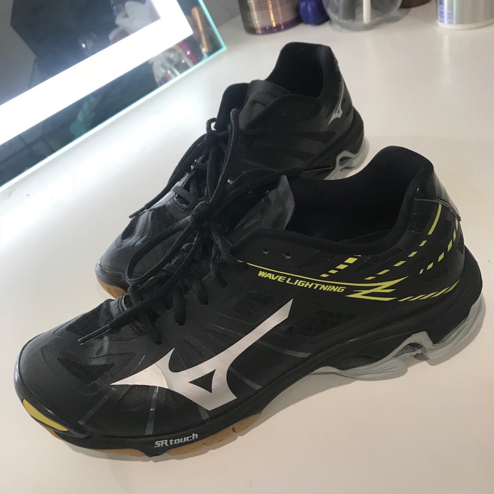 Mizuno volleyball shoes
